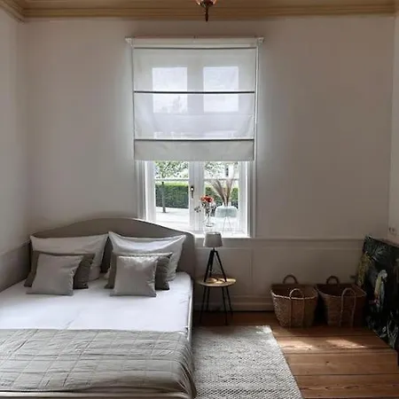 Privates Zimmer In Villa Mit Blick Auf Die Elbe Hamburg Exterior photo